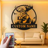 Insegna in Metallo Personalizzata con Alce e LED | Arte Murale Faunistica Personalizzata | Decorazione Rustica per Cabin e Regalo per Amanti della Natura