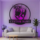 Personalisierte LED-beleuchtete Metall-Wandkunst mit Stier – Geschenk für Ranch-Dekor, Männerraum oder Scheunenwand-Akzent