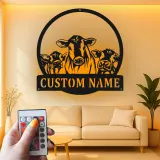 Personalisierte Kuhfamilie LED-beleuchtete Metall-Wandkunst – Bauernhof-Geschenk für Landwirte, rustikale Küche oder Scheunendeko