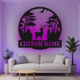 Insegna in metallo personalizzata con scena di cervo e luce LED, regalo per amanti della natura, decorazione per cabine o lodge