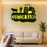 Insegna in metallo personalizzata con trattore e LED | Decorazione murale farmhouse su misura | Arredo rustico da fienile per ranch | Regalo per agricoltore