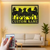 Cartel con nombre de caballo personalizado | Decoración mural de metal LED para rancho y decoración ecuestre | Caballos al galope personalizados