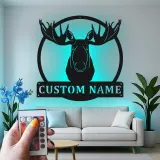 Insegna in metallo LED della testa di alce personalizzata | Arte murale rustica di fauna selvatica per decorazione di cabin e lodge | Regalo personalizzato per cacciatori