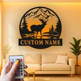 Insegna in metallo LED personalizzata con alce in paesaggio montano - Regalo per amanti della natura e decorazione per cabine o rifugi
