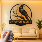 Insegna in metallo LED personalizzata con corvo - Regalo unico per amanti degli uccelli e decorazione per ufficio o soggiorno