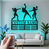 Insegna LED personalizzata con giocatrice di pallamano | Decorazione murale in metallo personalizzata | Regalo per squadra sportiva | Arredo palestra per atleta