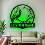 Décoration murale en métal personnalisée avec lumière LED cardinal et fleurs