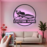 Insegna LED in metallo con lucertola dal collare | Arte murale personalizzata con nome per rettili | Decorazione con sagoma animale esotico per casa e attività