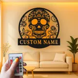 Personalisierte Zuckerschädel-LED-Leuchtschild | Individuelle Metall-Wandkunst für Gothic- & Día de los Muertos-Dekor | Florale Calavera-Namensplakette