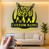 Gufo reale LED in metallo da parete | Insegna personalizzata con nome a tema bosco | Decorazione rustica per baita e lodge per amanti della fauna selvatica