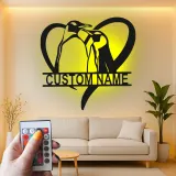 Insegna LED per Coppia di Pinguini | Arte Murale in Metallo Personalizzata | Regalo per Anniversario per Camera da Letto