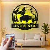 Personalisierte LED-Leuchttafel aus Metall mit Bison-Motiv – Rustikales Geschenk für Naturfreunde