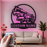 Personalisierte LED-Metall-Wandkunst mit Kranwagen – Geschenk für Bauarbeiter, Garage oder Werkstatt