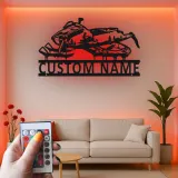 Arte mural de metal LED de moto de nieve | Cartel de nombre personalizado para piloto | Decoración de deportes de invierno personalizada para cabaña y garaje | Regalo para motos de nieve