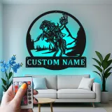Decorazione murale in metallo LED Cavaliere senza testa | Insegna gotica Halloween personalizzata | Decor folklore spettrale per ingresso | Targa con nome su misura