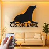 Arte in Metallo con Leoni Marini Personalizzati | Insegna con Nome LED per Casa al Mare | Decorazione di Animali Marini Costiera