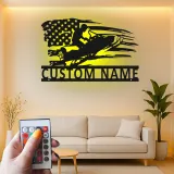 Personalisiertes Schneemobil LED-Schild | Metall-Wandkunst mit amerikanischer Flagge | Individuelle Garagendekoration für Wintersportfans