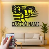 Panneau en métal LED personnalisé avec cheval | Panneau représentant le drapeau américain patriote | Cadeau équestre pour décor de ranch et de grange