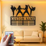 Panneau personnalisé d'arts martiaux féminin | Décoration murale en métal LED pour filles | Décor de karaté et taekwondo personnalisé | Plaque de nom de dojo et de chambre
