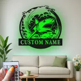 Arte da parete in metallo con squalo bianco | Insegna LED personalizzata per ufficio e taverna | Decorazione su misura con onda oceanica | Regalo marino e nautico