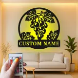 Insegna personalizzata per vigneto con grappoli d’uva | Arte murale in metallo LED per cantina o cucina | Regalo personalizzato per chi ama il vino