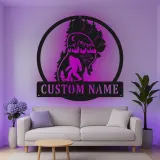Insegna in metallo personalizzata Bigfoot Forest con luce LED regalo per appassionati di outdoor decor per cabine o man cave
