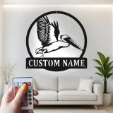 Insegna in metallo personalizzata con pellicano | Decorazione murale LED | Arredo nautico per la casa al mare | Regalo per casa sulla costa