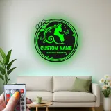 Insegna LED in metallo personalizzata | Arte murale con silhouette femminile | Logo aziendale retroilluminato per spa, centro massaggi, salone | Decorazione profilo donna farfalla