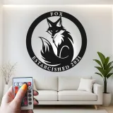 Insegna in metallo LED con volpe su misura | Decorazione murale personalizzata con fauna selvatica | Arredo per baita e regalo per amanti della natura | Logo con data di fondazione