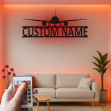 Décoration murale en métal personnalisée avec lumière LED d'avion - Cadeau d'aviation pour pilotes, décoration de hangar ou de bureau