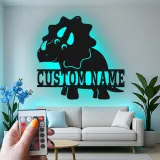 Insegna in metallo personalizzata Triceratopo con luce LED regalo personalizzato per decorazione camera nursery per bambini