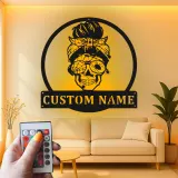 Panneau Métal Femme Crâne Gothique | Plaque de Nom LED Personnalisée | Art Murale Squelette Vintage pour Maison ou Studio de Tatouage