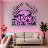 Personalisierte Krabbe mit Blumenmotiv – LED-Metall-Wandkunst, Küstengeschenk für Strandhaus-Deko