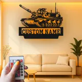 Arte in Metallo Tank Militare | Insegna LED Personalizzata con Nome per Soldato | Decorazione per Man Cave e Garage