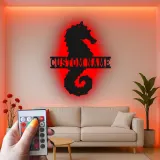 Insegna in metallo personalizzata con cavalluccio marino | Arte murale retroilluminata LED | Decorazione nautica personalizzata per casa al mare | Regalo per amanti dell'oceano