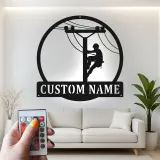 Panneau LED en métal pour lineman | Cadeau personnalisé pour électricien | Décoration murale avec nom sur mesure pour man cave | Déco pour professionnel des services publics