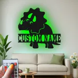 Insegna in metallo personalizzata Triceratopo con luce LED regalo personalizzato per decorazione camera nursery per bambini