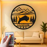 Cartel de metal LED personalizado de escena de montaña con búfalo, regalo para amantes de la naturaleza, decoración de cabaña rústica