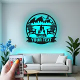 Insegna in metallo personalizzata con scena di montagna e LED per amanti dell'outdoor