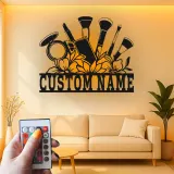 Panneau pour maquilleur personnalisé | Décoration murale en métal LED pour salon de beauté | Décor de vanité avec nom personnalisé | Panneau de logo d'entreprise MUA