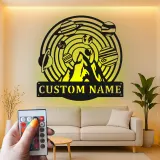 Personalisiertes Metall-Wandkunst des Sonnensystems | LED-Weltraum- und Bergdekoration | Individuelles Namensschild für das Kinderzimmer oder Büro | Geschenk für Astronomie-Liebhaber