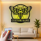 Insegna in metallo LED a forma di falena della morte personalizzata - Regalo unico per amanti del decor gotico per camera da letto o soggiorno
