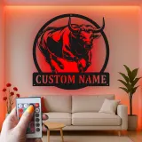 Personalisierte LED-beleuchtete Metall-Wandkunst mit Stier für Ranchbesitzer – Rustikaler Landhausstil