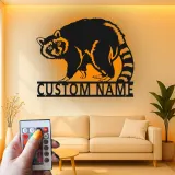 Enseigne raton laveur LED personnalisée | Décoration murale en métal faune sauvage | Plaque prénom forêt personnalisée | Cadeau animal lumineux pour amoureux de la nature