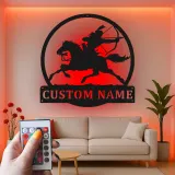 Art en métal LED d'archer amérindien | Panneau silhouette de guerrier personnalisé pour déco de cabane rustique & bureau | Suspension murale nom personnalisée
