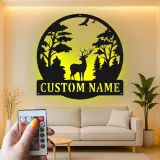 Insegna in metallo personalizzata con scena di cervo e luce LED, regalo per amanti della natura, decorazione per cabine o lodge