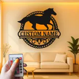 Enseigne LED cheval personnalisée | Décoration murale équestre en métal sur mesure | Déco de box, écurie et ranch | Cadeau pour les amoureux des chevaux
