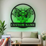 Cartel LED de polilla de cabeza de muerte personalizado | Arte mural gótico de metal | Decoración de hogar personalizada para brujas