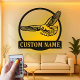 Cartel de metal personalizado de halcón con luz LED Regalo personalizado para amantes de las aves Decoración de sala de estar u oficina