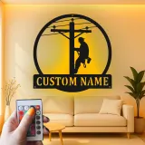 Arte da Parete in Metallo LED per Lineman | Insegna Personalizzata per Lavoratore di Pubblica Utilità | Regalo Personalizzato per Elettricista per Garage | Decorazione per Man Cave